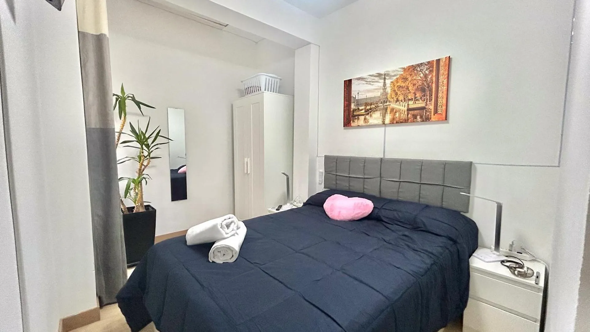Apartalux Sevilla Camas 0*,  İspanya